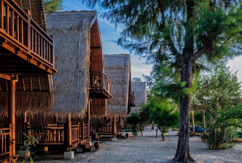 Karma Reef Hotel Gili Trawangan Exterior photo