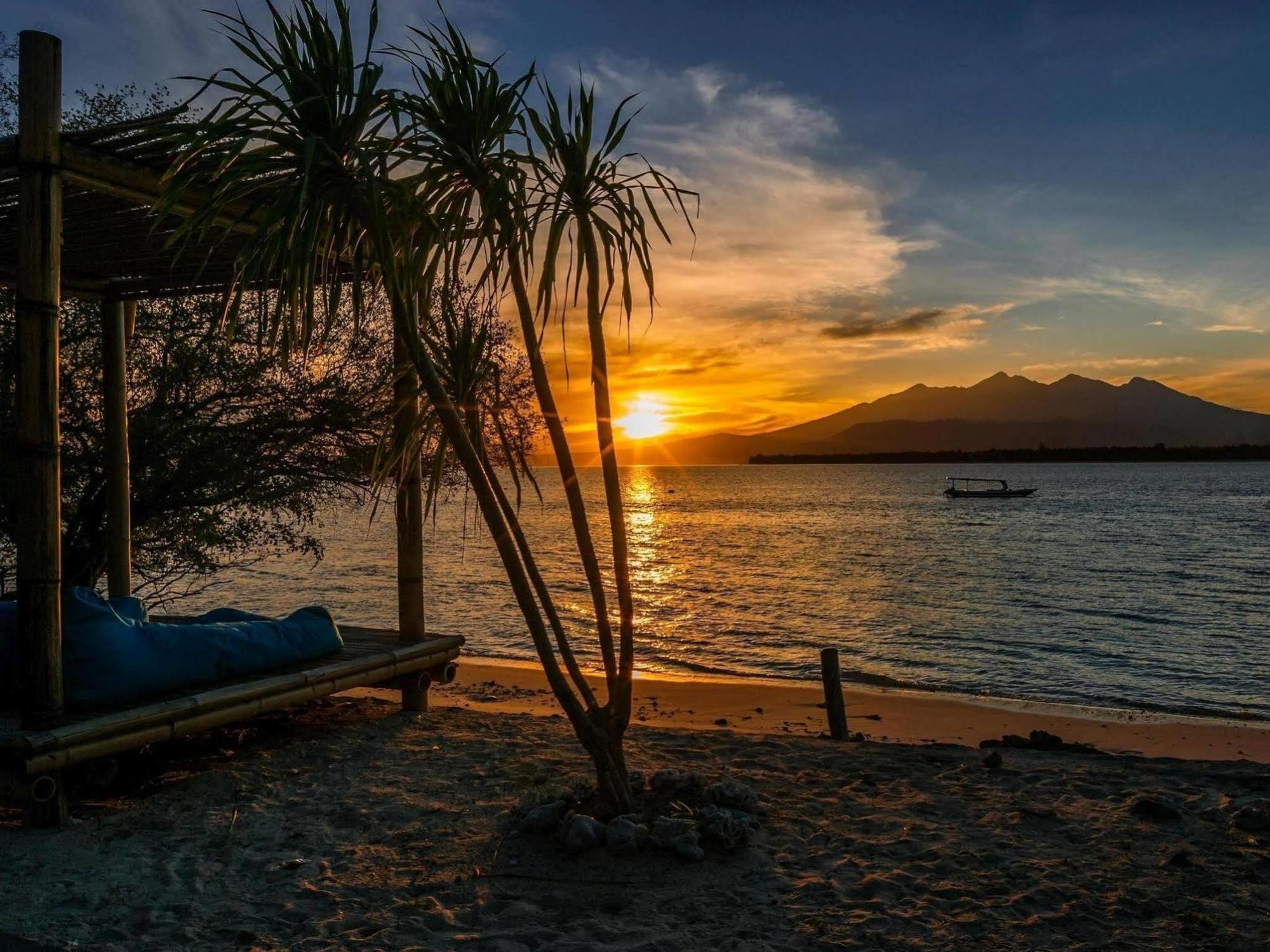 Karma Reef Hotel Gili Trawangan Exterior photo