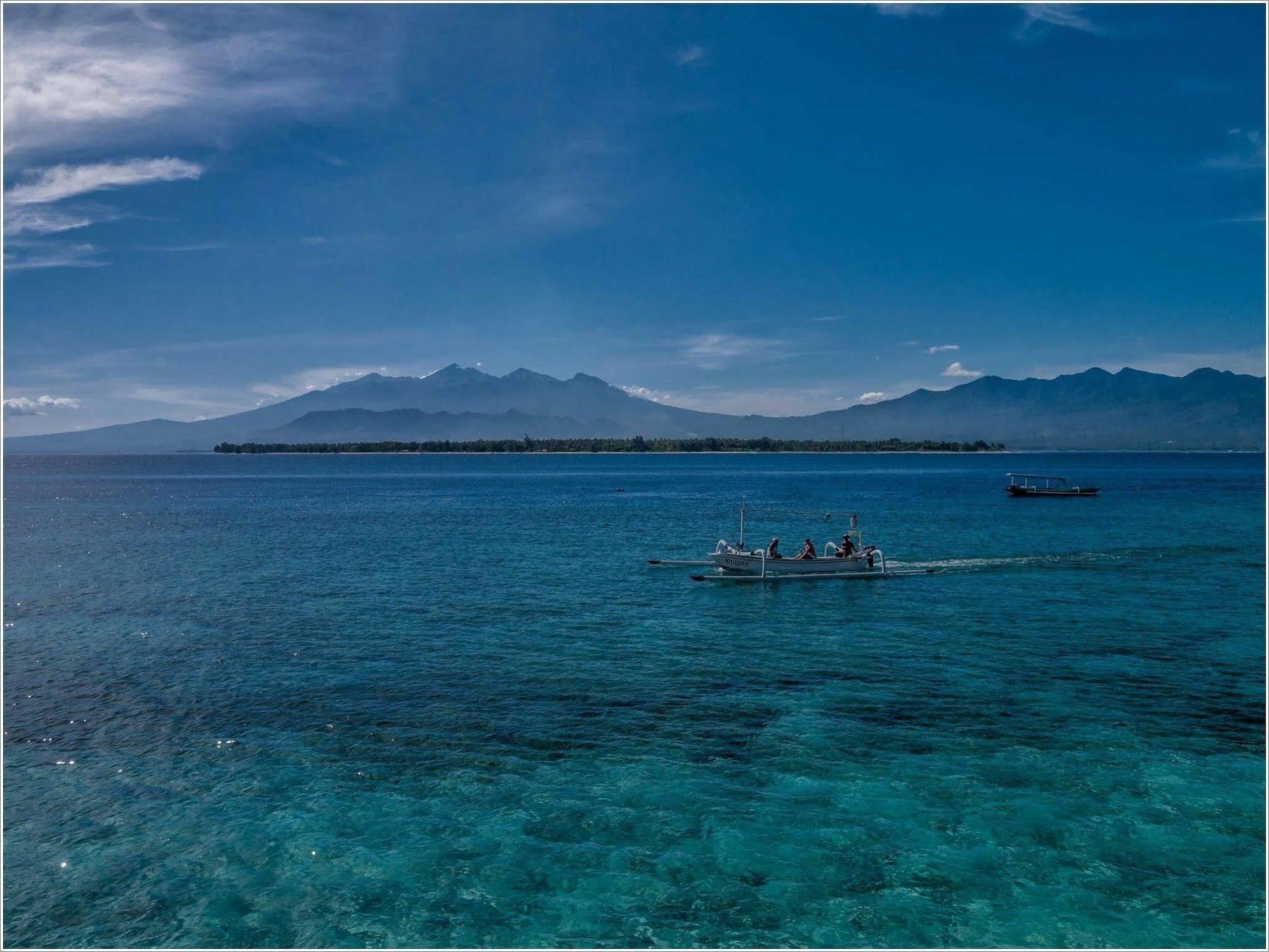 Karma Reef Hotel Gili Trawangan Exterior photo