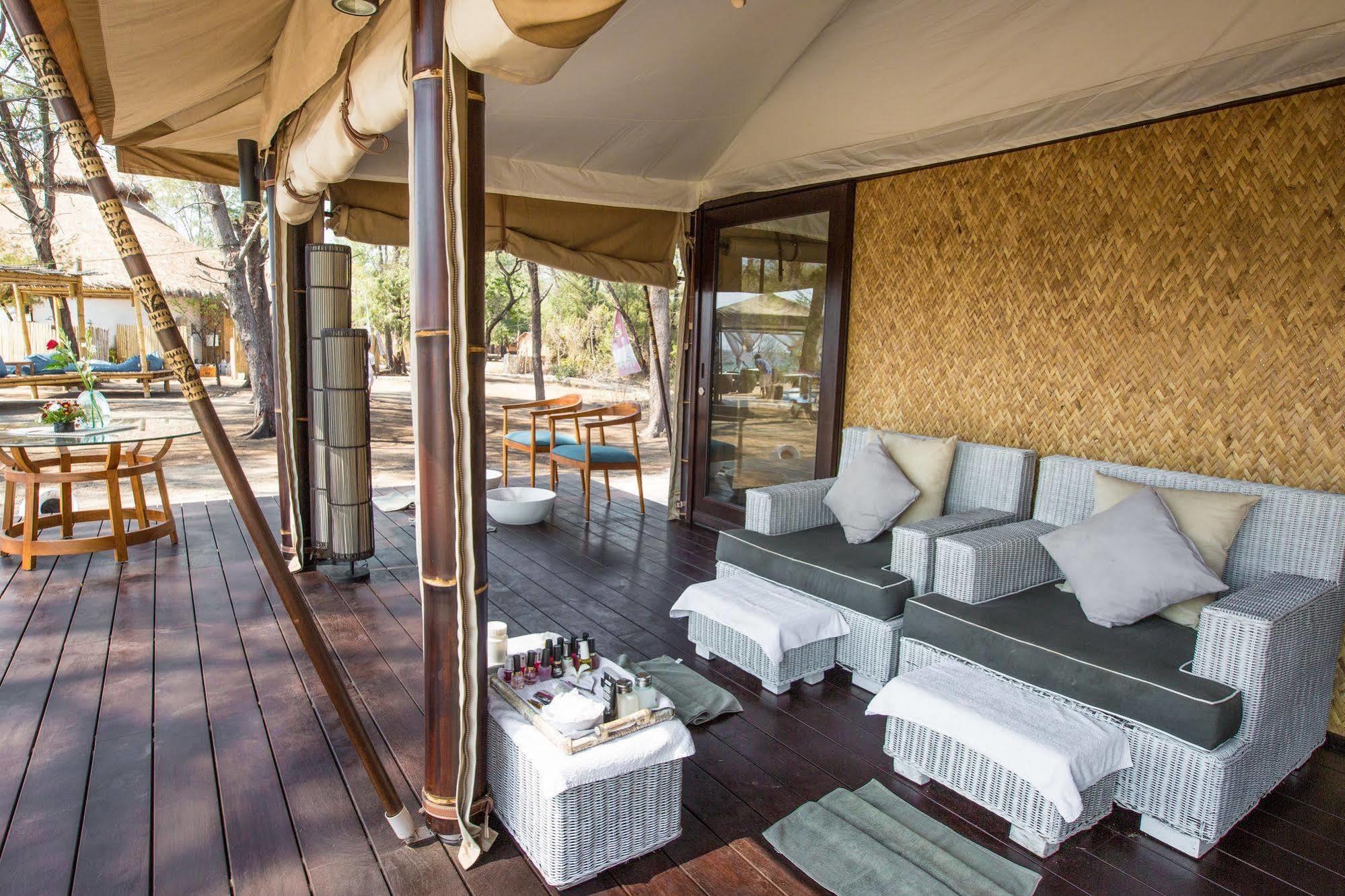 Karma Reef Hotel Gili Trawangan Exterior photo